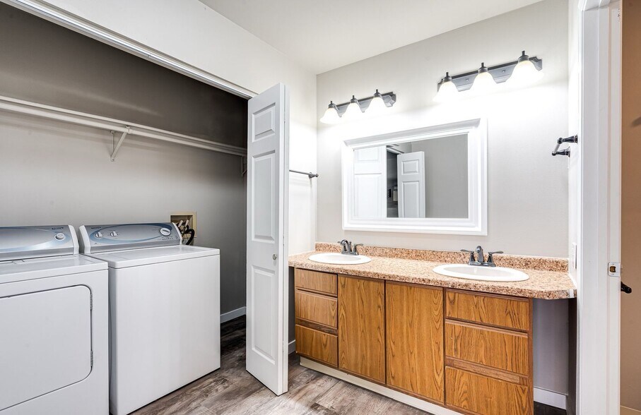 More Photos Of 825-835 Wisconsin St, Oshkosh Apartments For Sale