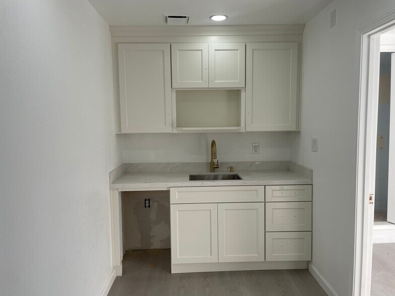 More Photos Of 1919 Grand Canal Blvd, Stockton Office For Lease