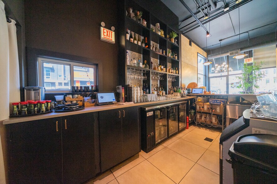 More Photos Of 1858 N Western Ave, Chicago Storefront Retail Residential For Lease