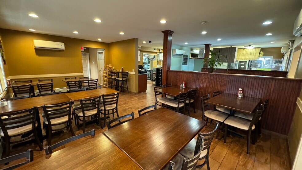 More Photos Of 550 S Main St, Nazareth General Retail For Sale