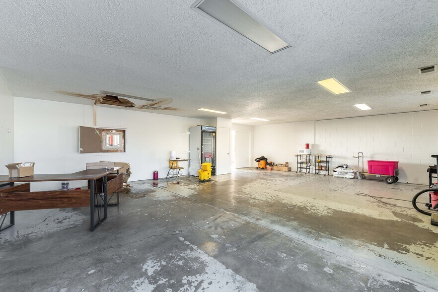 More Photos Of 2272 Crestline Loop, North Las Vegas Auto Repair For Sale