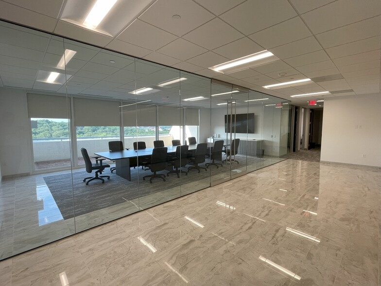 More Photos Of 1301 Solana Blvd, Westlake Unknown For Lease