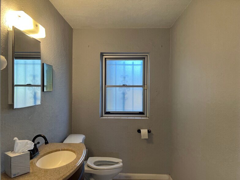 More Photos Of 1550 S Missouri Ave, Clearwater Freestanding For Sale