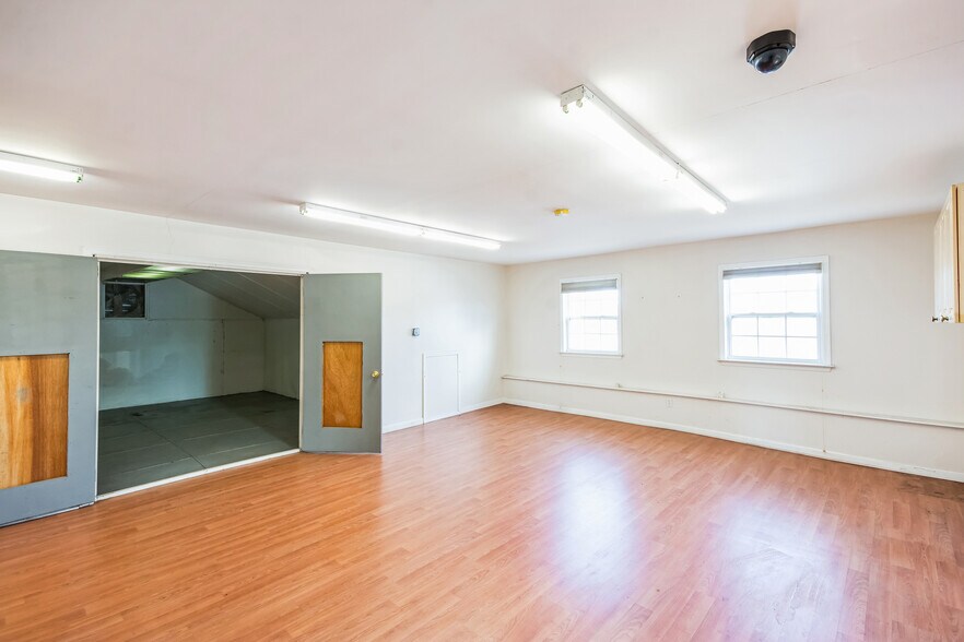 More Photos Of 6 Spring St, Jamesburg Warehouse For Sale