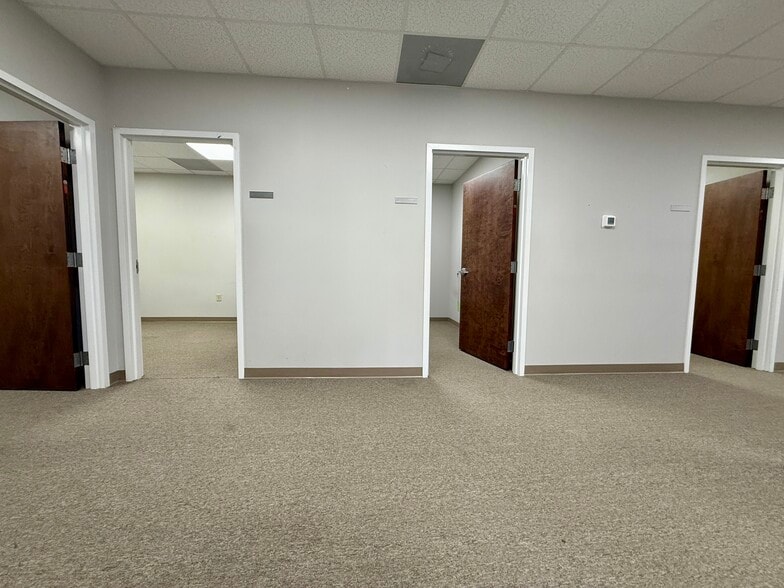 More Photos Of 142 Aqua Shed Ct, Aberdeen Flex For Lease