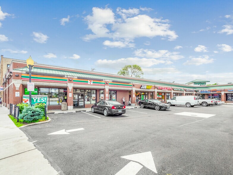 More Photos Of 1425-1441 W Montrose Ave, Chicago General Retail For Lease
