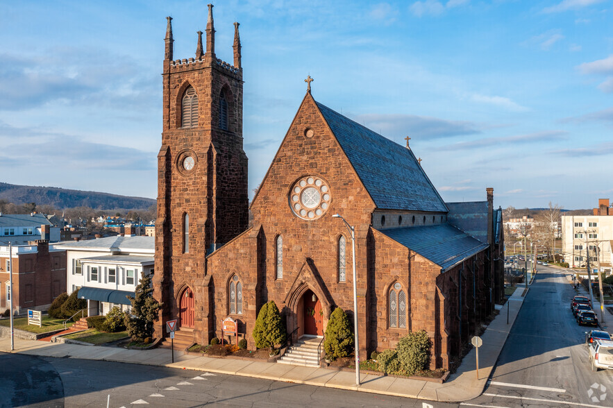 Primary Photo Of 136 E Main St, Meriden Religious Facility For Sale