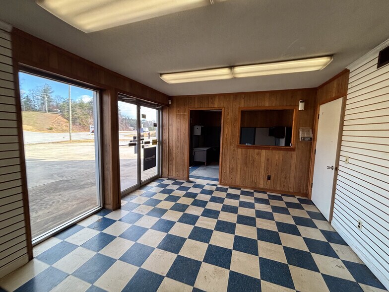 More Photos Of 5875 W US Highway 421, Wilkesboro Warehouse For Lease
