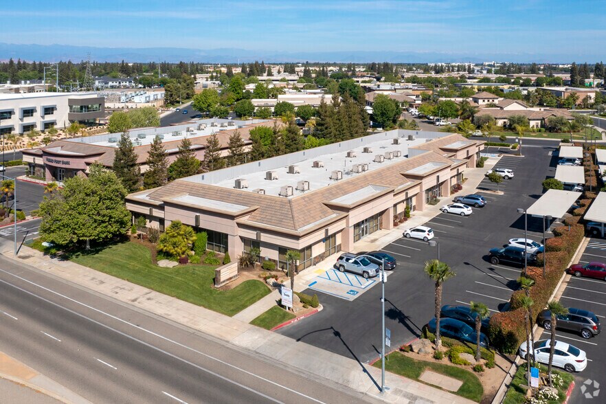 More Photos Of 7676 N Palm Ave, Fresno Office For Lease