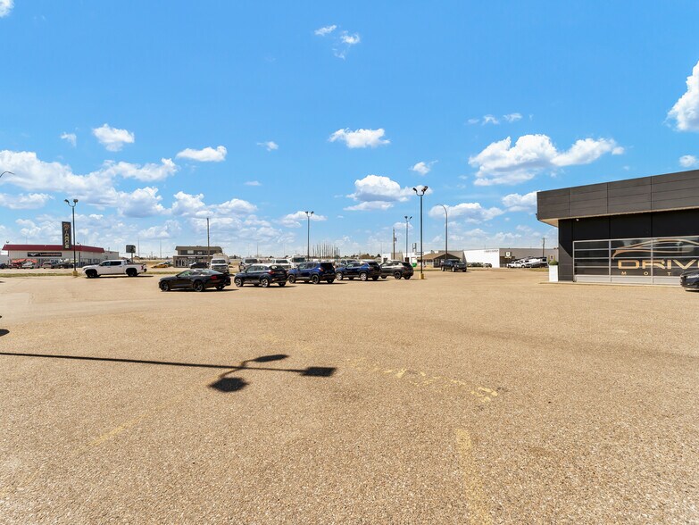 More Photos Of 1276 Trans Canada Way SE, Medicine Hat Showroom For Sale