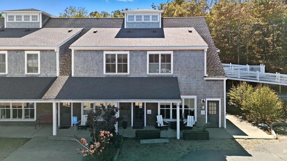 More Photos Of 1 Mariners Lndg, Edgartown Office For Sale