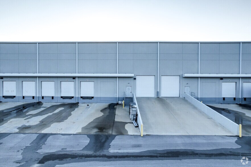 More Photos Of 9735 Patriot Blvd, Ladson Manufacturing For Lease