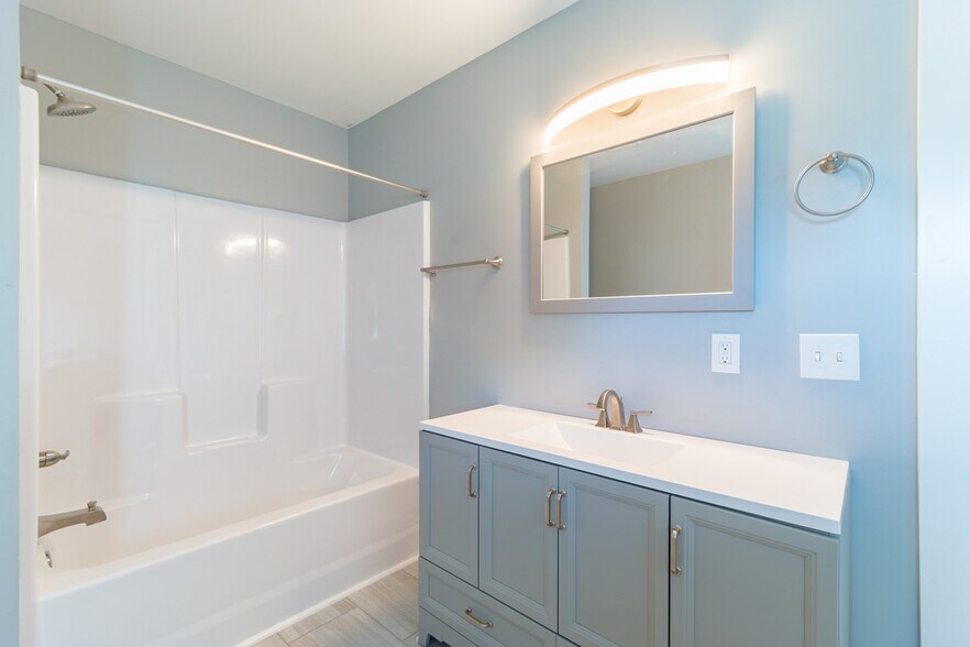 More Photos Of 302 Picadilly St, Columbia Specialty For Sale