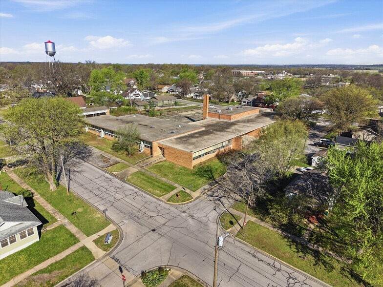 More Photos Of 1009 W Pacific, Osawatomie Schools For Sale