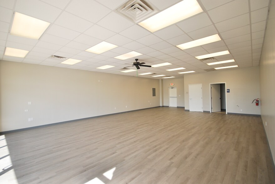 More Photos Of 1932 Highway 45 Byp, Jackson Storefront For Lease