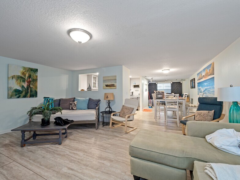 More Photos Of 211 Orange Ave, Fort Pierce Storefront Retail Office For Sale