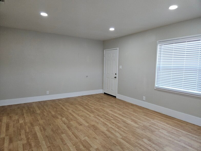 More Photos Of 2017 30th St, Sacramento Apartments For Sale