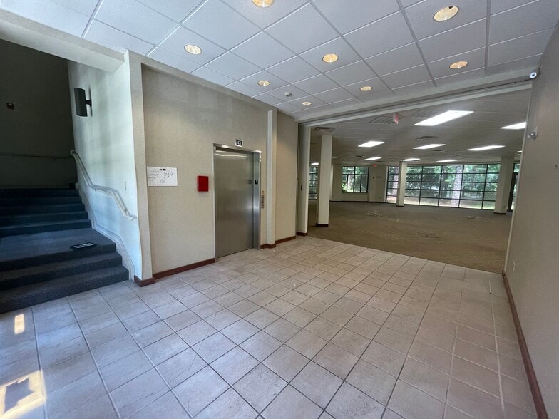 More Photos Of 5 Buck Island Rd, Bluffton Office For Lease