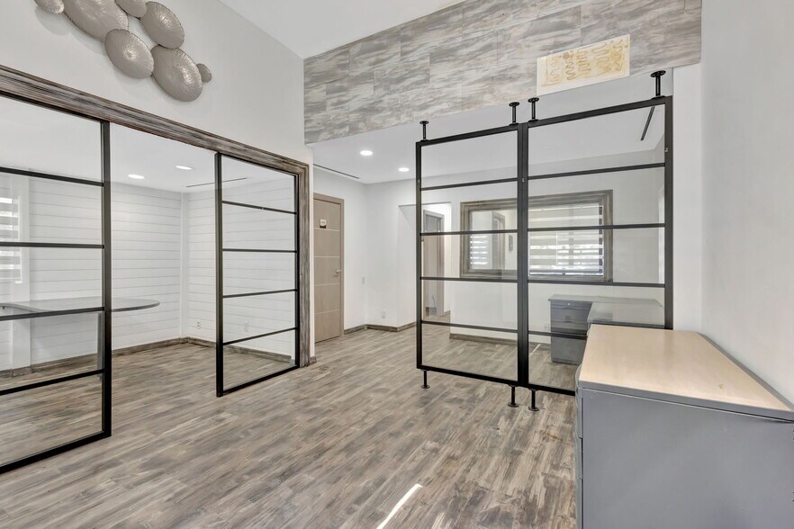 More Photos Of 228 Hibiscus St, Jupiter Light Manufacturing For Sale