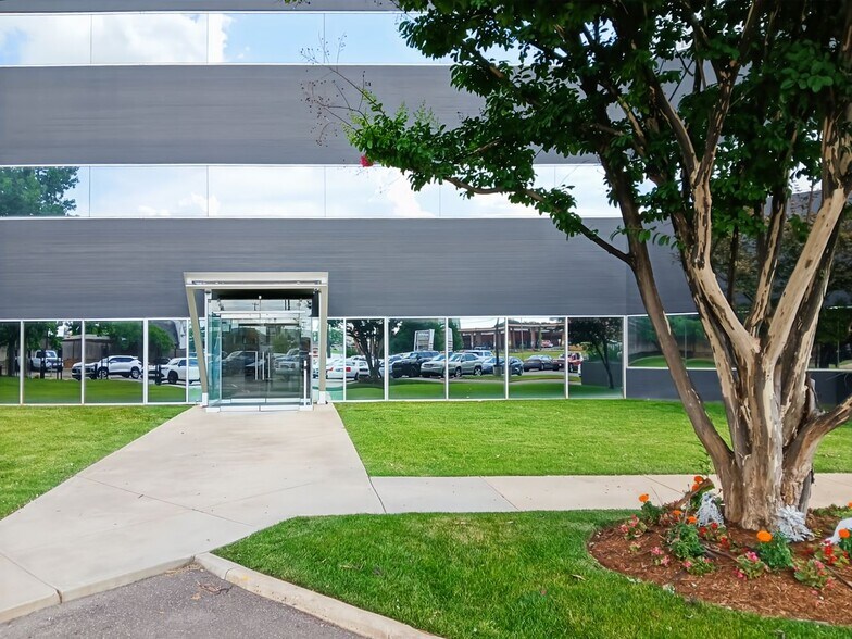 More Photos Of 5600 N May Ave, Oklahoma City Coworking Space