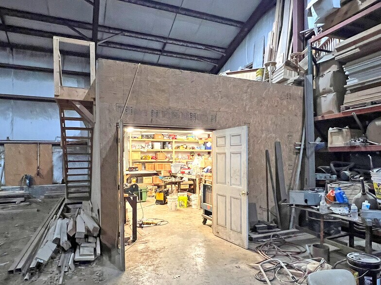 More Photos Of 9711 Perry Hwy, Waterford Warehouse For Sale