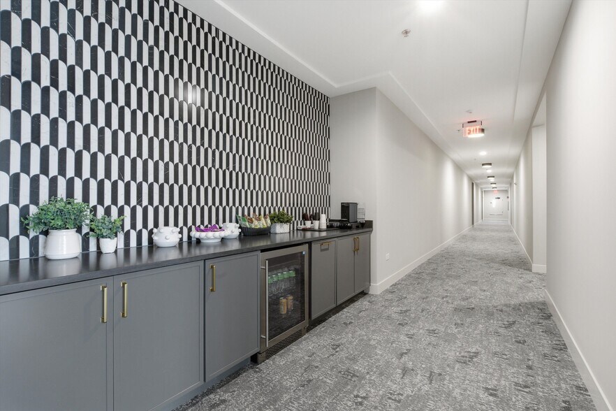 More Photos Of 1850 Glenview Rd, Glenview Apartments For Lease