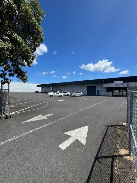 More Photos Of 94-167 Leoleo St, Waipahu Distribution For Lease