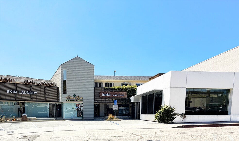 Primary Photo Of 11723-11733 Barrington Ct, Los Angeles Loft Creative Space For Lease