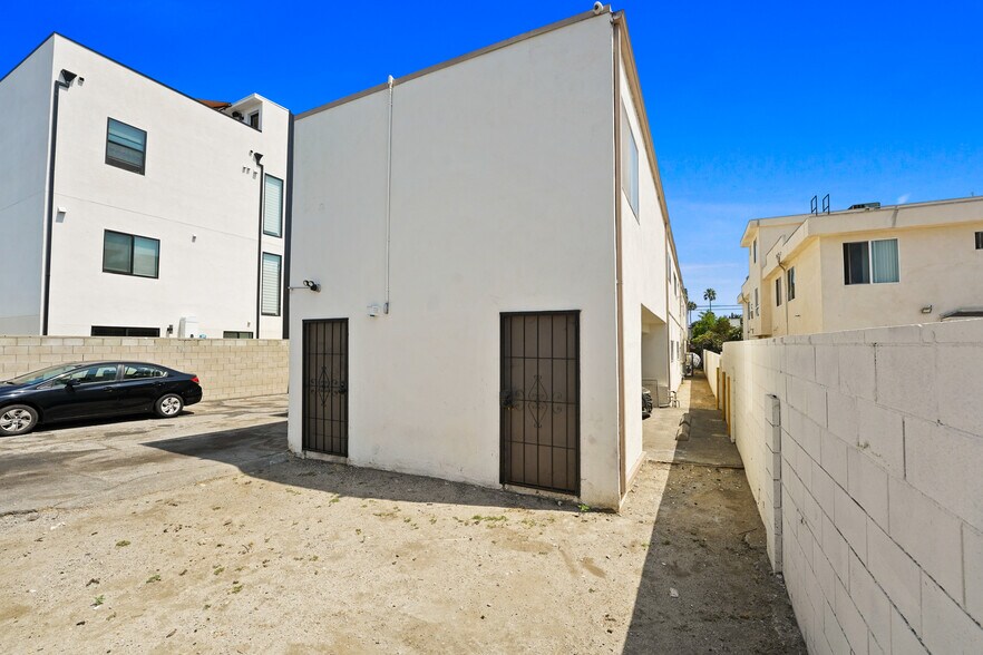 More Photos Of 11763 Hamlin St, North Hollywood Multifamily For Sale