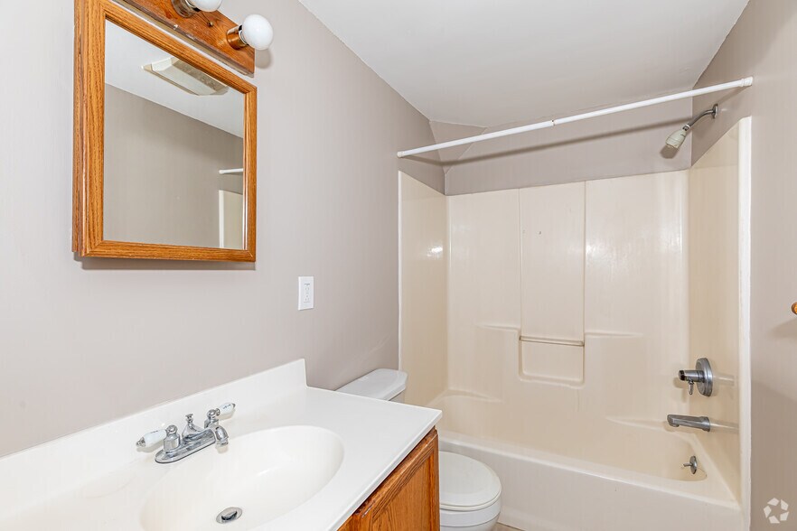 More Photos Of 82 Main St, East Hampton Apartments For Lease