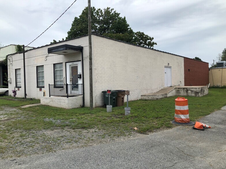 More Photos Of 1016 N Raleigh St, Greensboro Warehouse For Lease