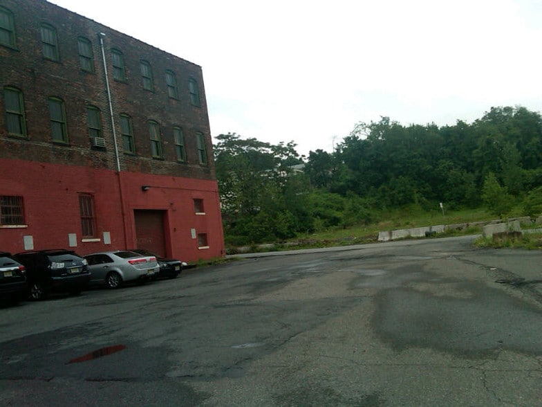 More Photos Of 1435 51ST St, North Bergen Manufacturing For Lease