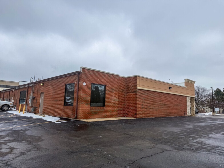 More Photos Of 30-60 S Meacham Rd, Schaumburg General Retail For Lease