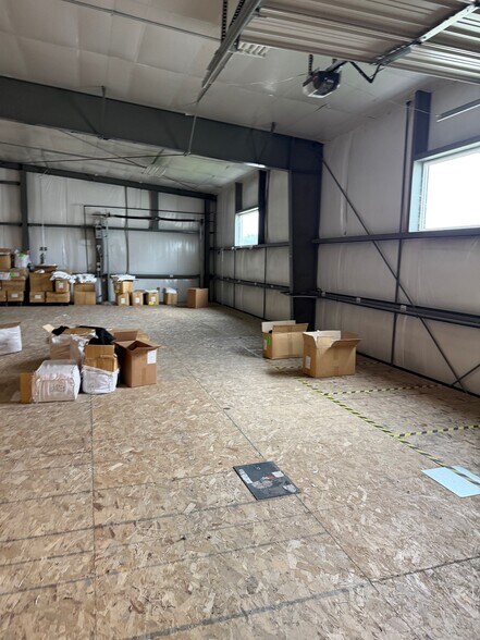 More Photos Of 2139 Magnum Cir, Lincoln Warehouse For Lease