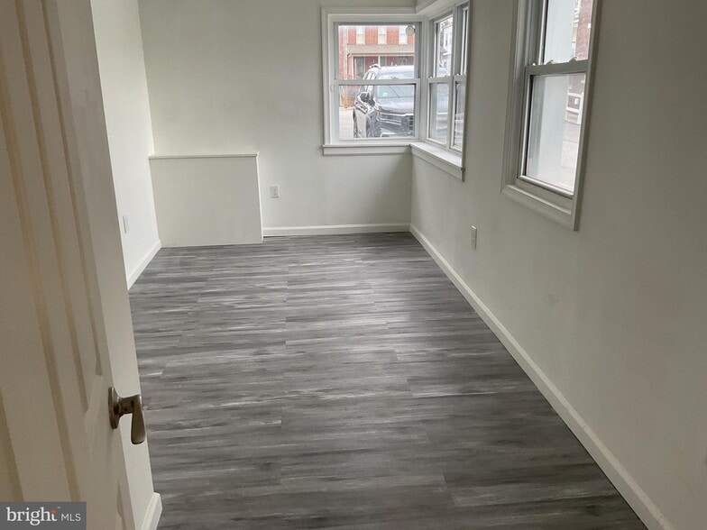 More Photos Of 1880 W Market St, York Storefront Retail Office For Sale