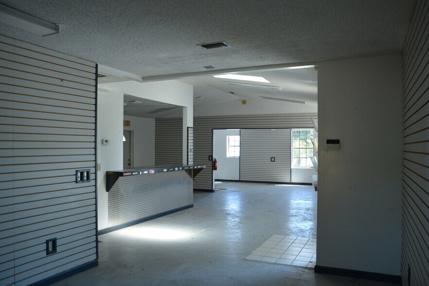 More Photos Of 697 E Anderson Rd, Groveland Storefront Retail Residential For Sale