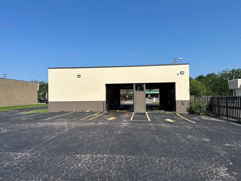 More Photos Of 7760 N Lindbergh Blvd, Hazelwood Auto Repair For Lease