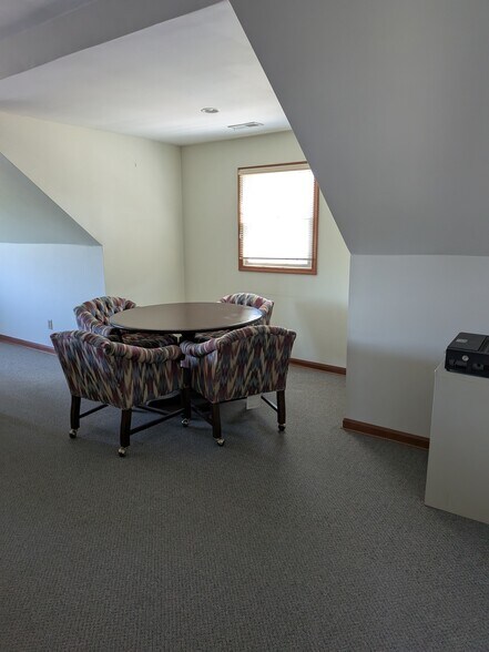 More Photos Of 380 Browns Ln, Coshocton Office For Lease