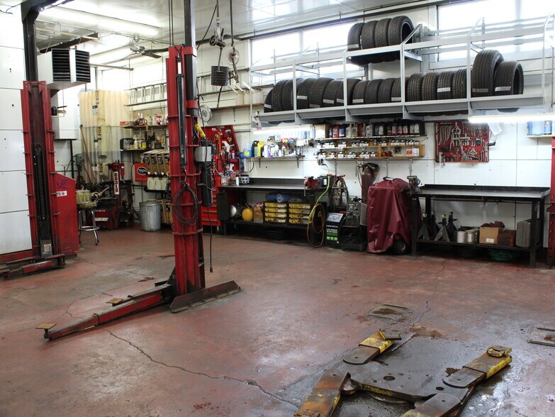 More Photos Of 523 S Main St, Fond Du Lac Auto Repair For Sale