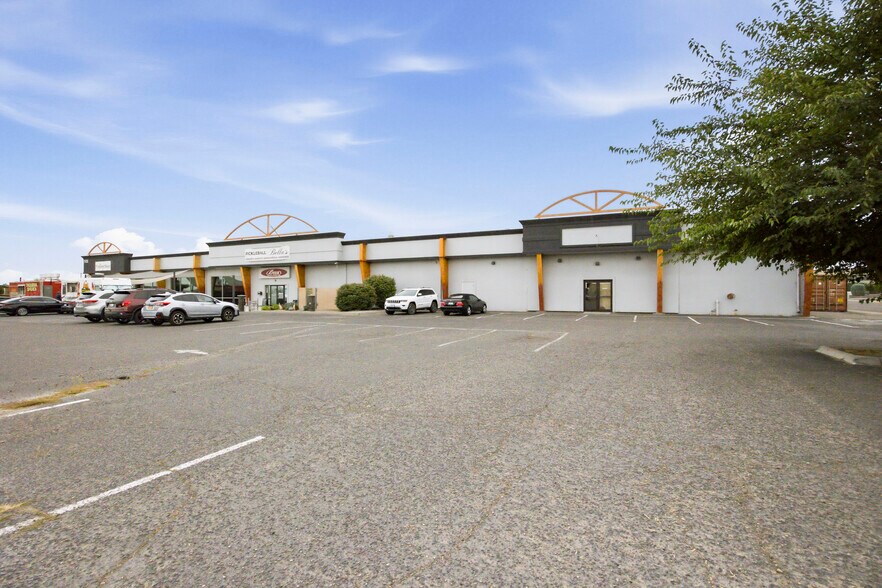 More Photos Of 7425 W Clearwater Ave, Kennewick Freestanding For Sale