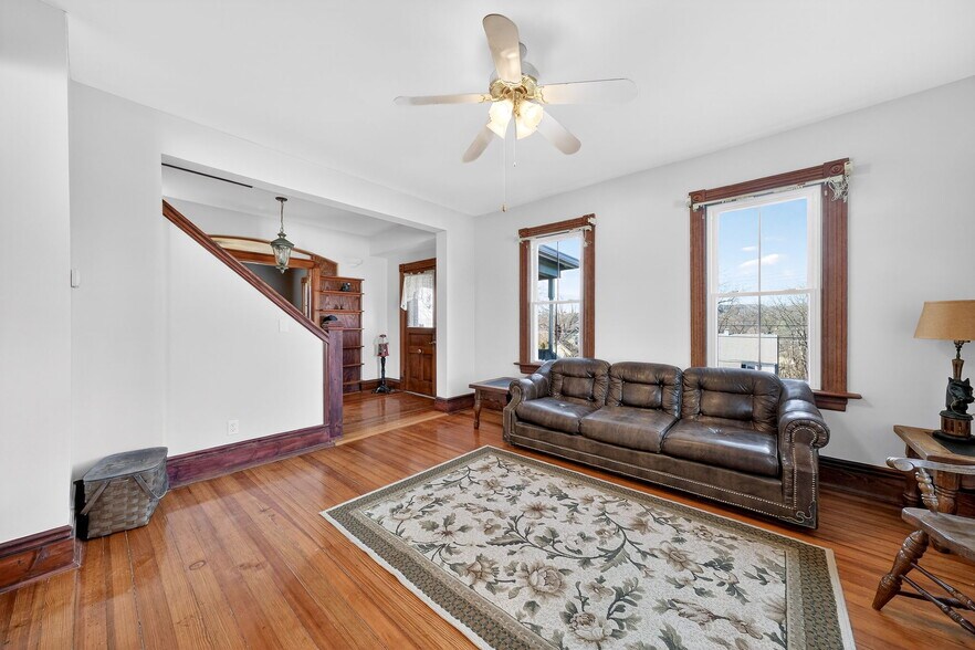 More Photos Of 1011 Market St, Hermann General Retail For Sale