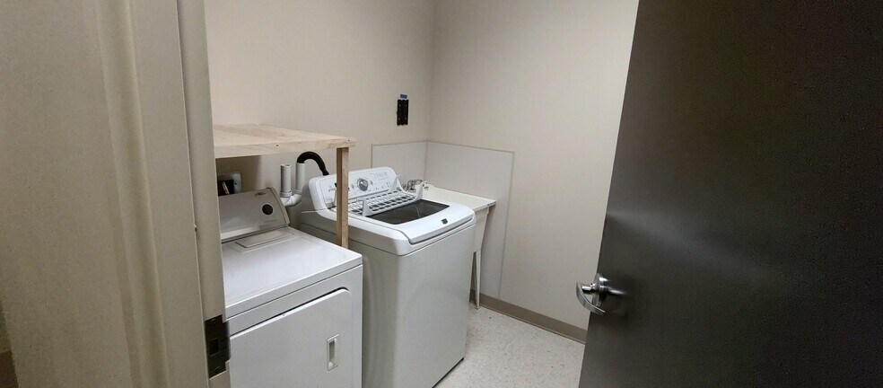 More Photos Of 4450 Union St, Johnstown Medical For Sale