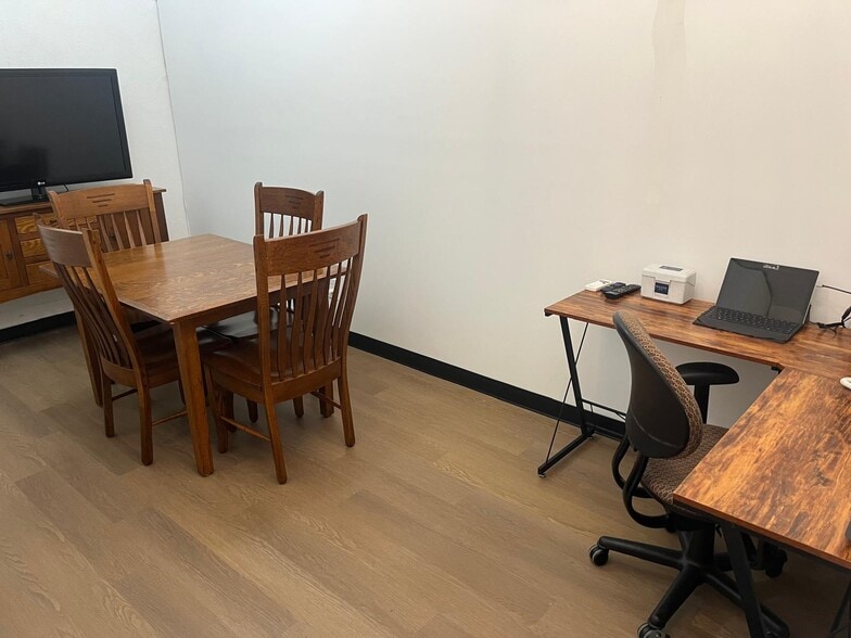 More Photos Of 47 S Ingold Ave, Garland Storefront Retail Office For Sale