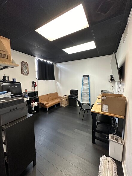 More Photos Of 1827 Silver Star Rd, Orlando Unknown For Lease