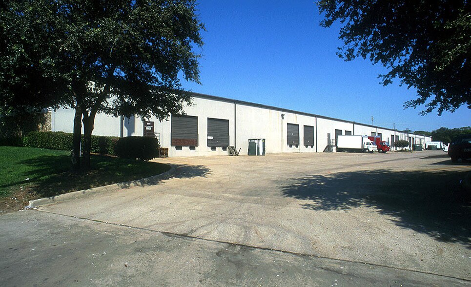 More Photos Of 1600 N Stemmons Fwy, Carrollton Flex For Lease