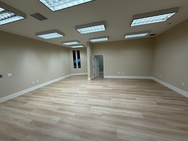 More Photos Of 450 S Lone Hill Ave, San Dimas Warehouse For Lease