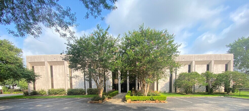 More Photos Of 8945 Long Point Rd, Houston Office For Sale