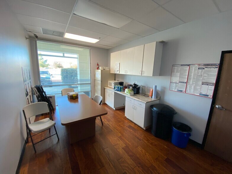 More Photos Of 38940 Trade Center Dr, Palmdale Warehouse For Lease