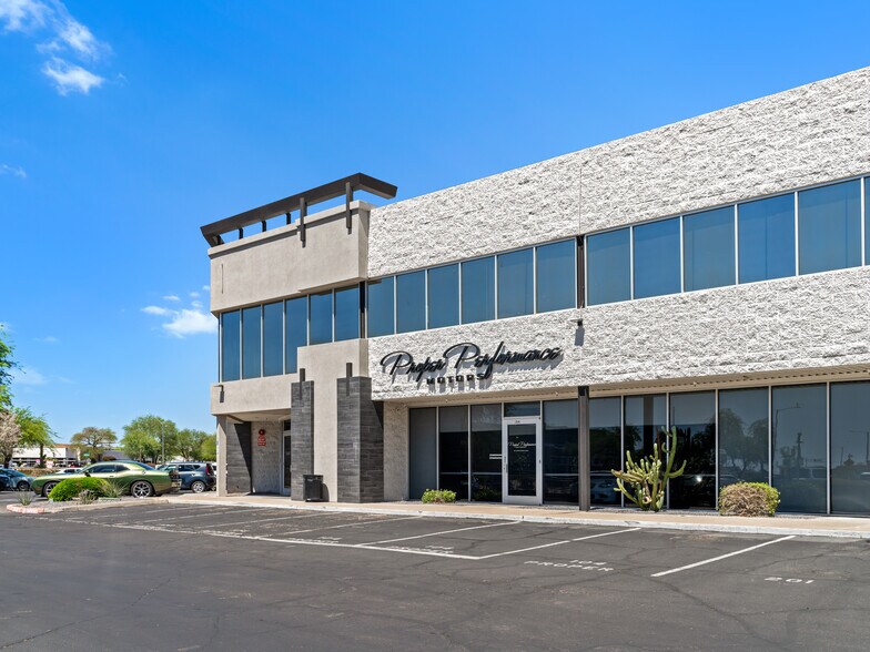 More Photos Of 15001 N Hayden Rd, Scottsdale Warehouse For Lease