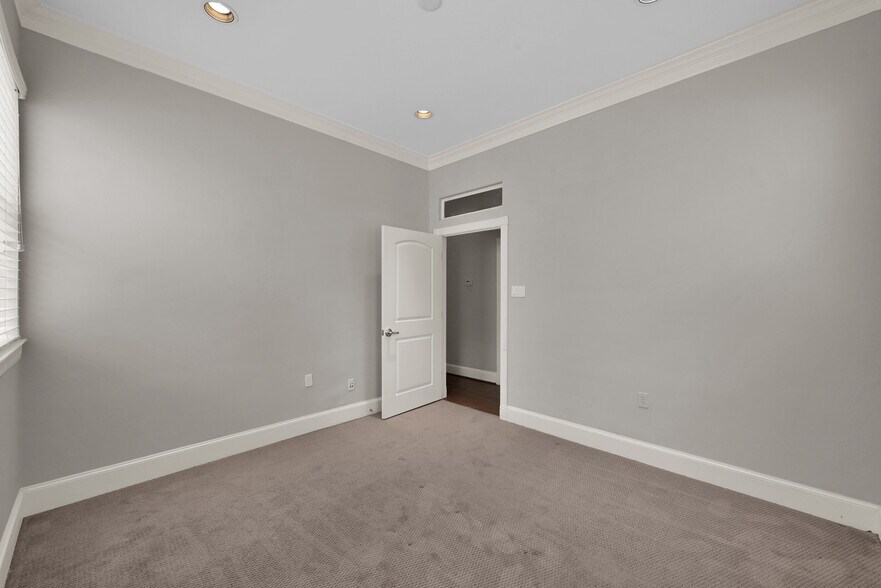 More Photos Of 25511 Budde Rd, The Woodlands Office For Lease